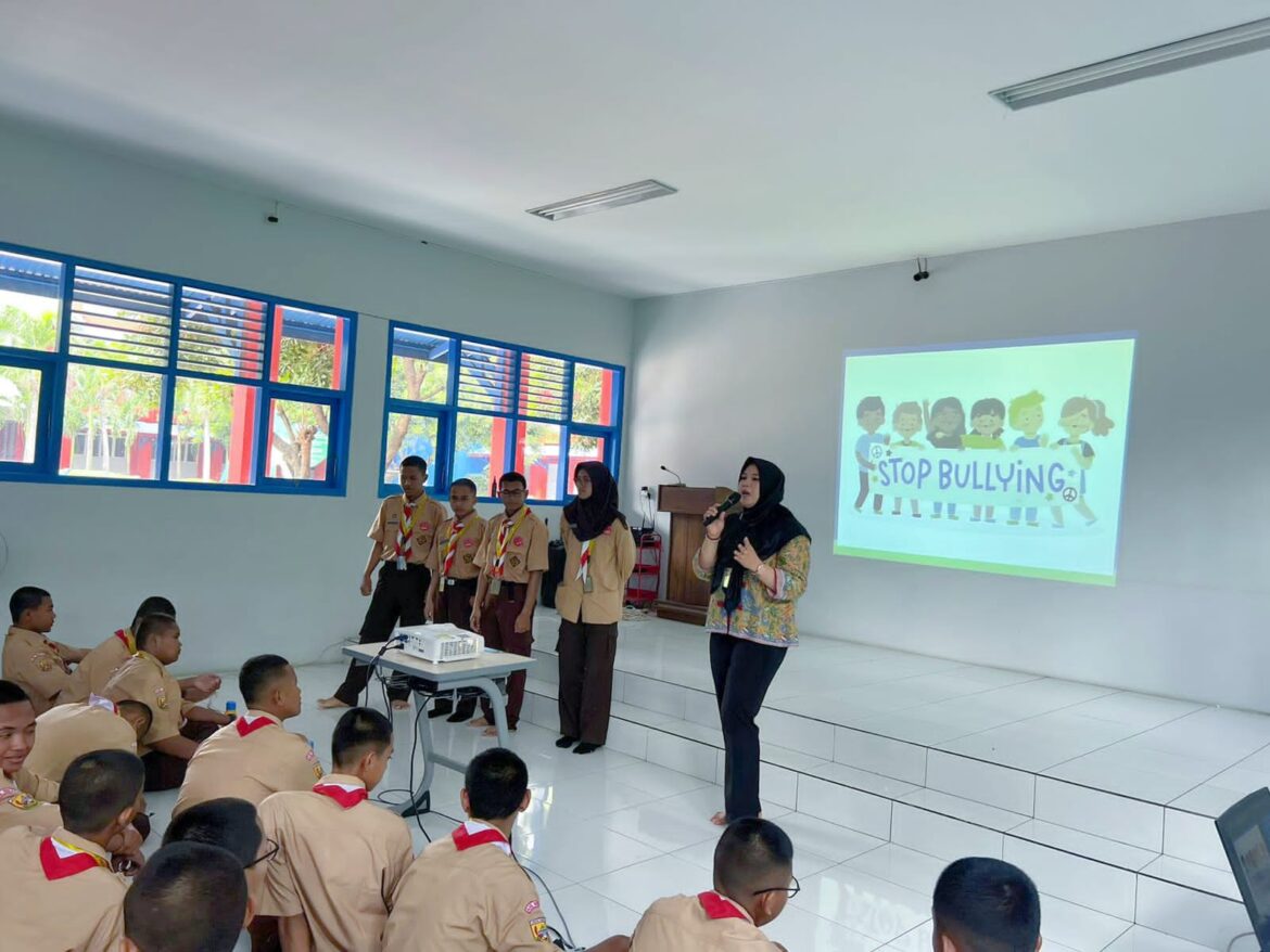 Polres Metro Bekasi Sosialisasikan Pencegahan Bullying untuk Anak Sekolah di SMK Mitra Industri Mandiri Tambun