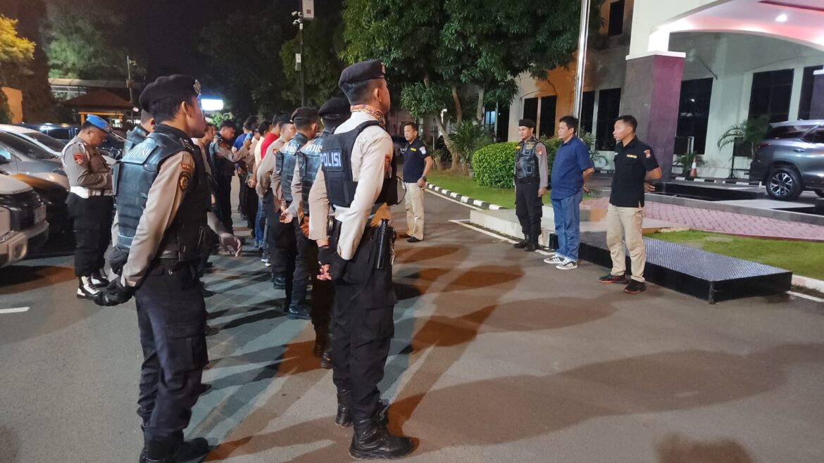 Kasi Humas Polres Metro Bekasi AKP Akhmadi Pimpin Patroli Cegah Gangguan Keamanan