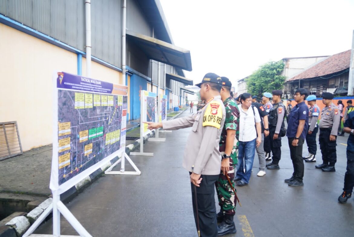 Kapolres Metro Bekasi dan Dandim 0509 Bekasi, Pastikan Keamanan Kunjungan Presiden Joko Widodo ke Gudang Bulog Cibitung