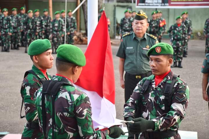 Usai Pelaksanaan Upacara Bendera, Kasdim 0213/Nias : Pro Aktif Dalam Membangun Indonesia Yang Maju dan Damai
