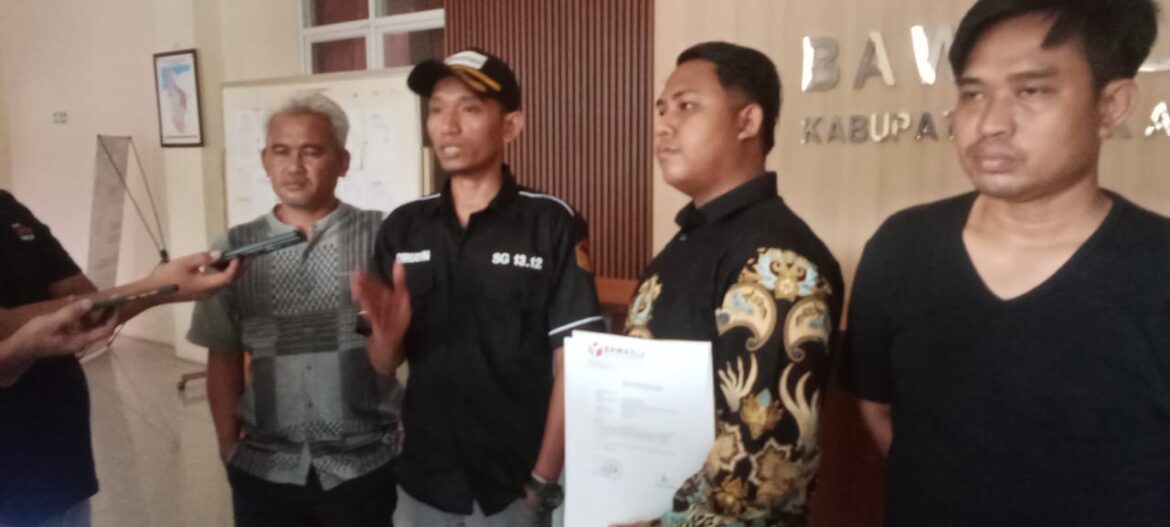 Dugaan Adanya Penggelembungan suara PPK Kecamatan Pebayuran, Di Laporkan ke Bawaslu Oleh Tim Kuasa Hukum H.Sarim Saepudin