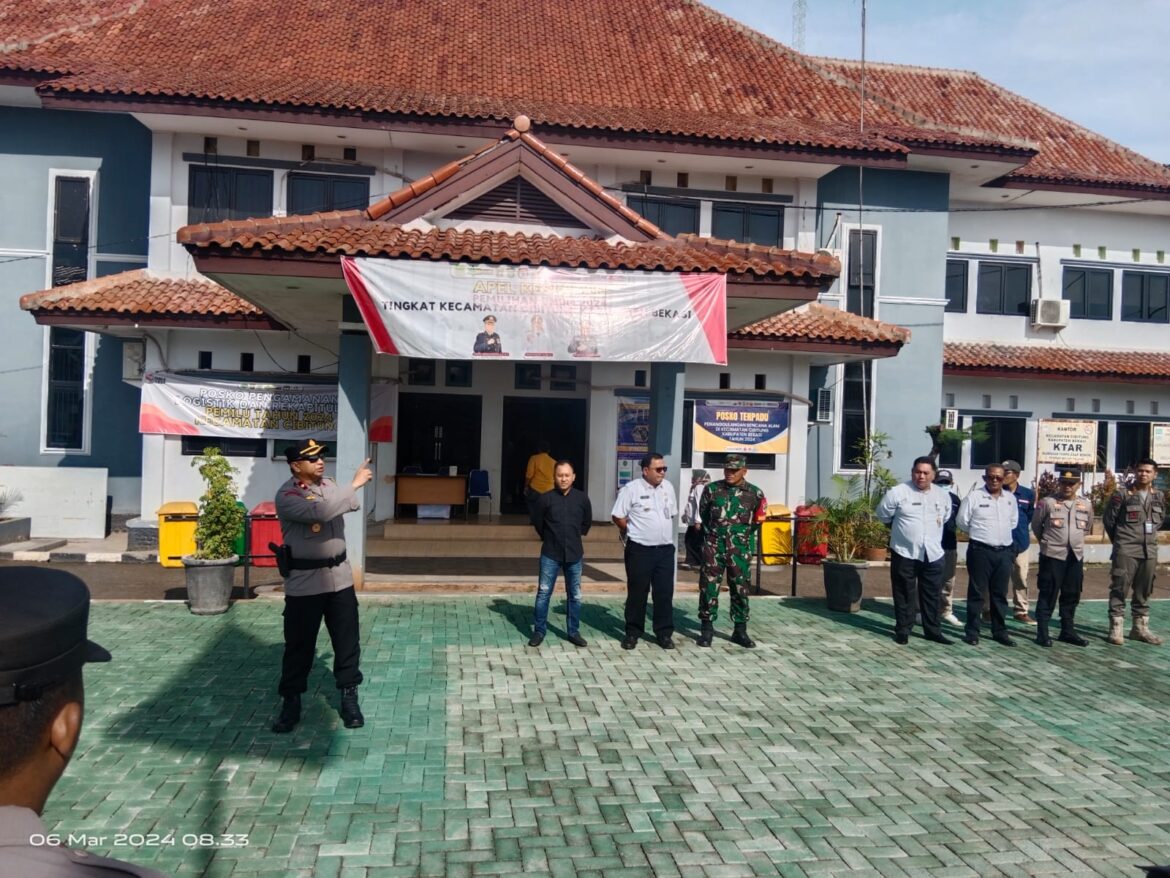 Gelar Apel Pengamanan Rapat Pleno, Puluhan Personil Gabungan TNI- POLRI di Siagakan Jaga Kondusifitas Pemilu Damai 2024