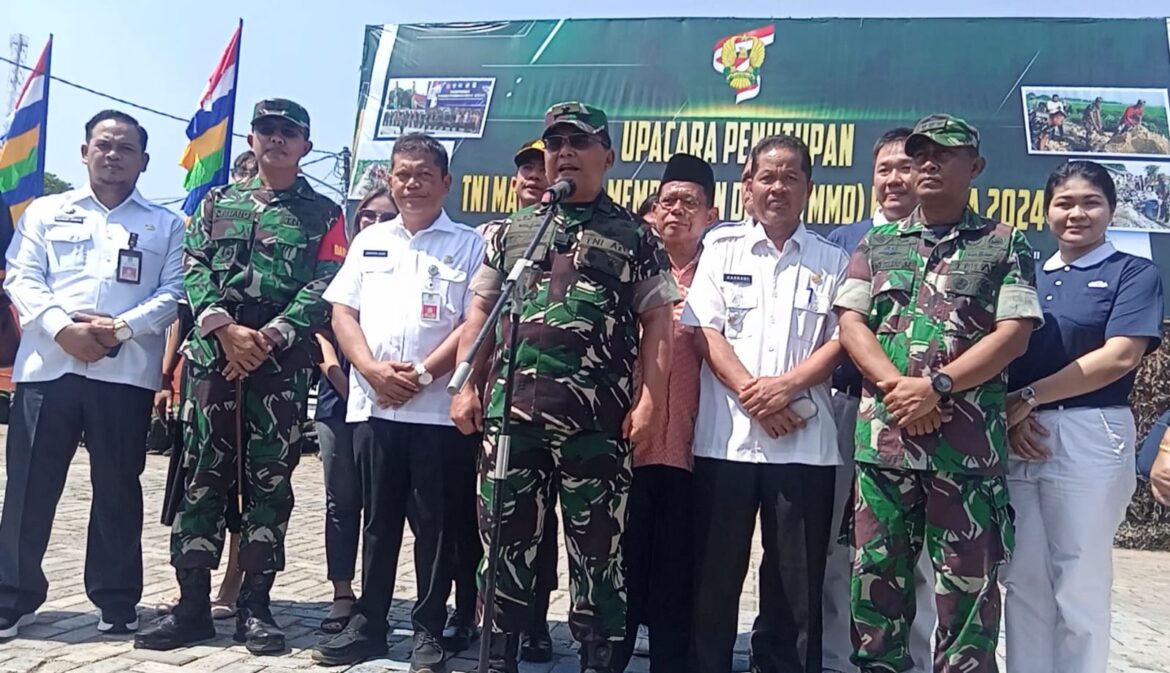 Brigjen TNI Tatang Subarna Kepala Staf Kodam(Kasdam)Jaya Pimpin Acara Penutupan TMMD Ke-119