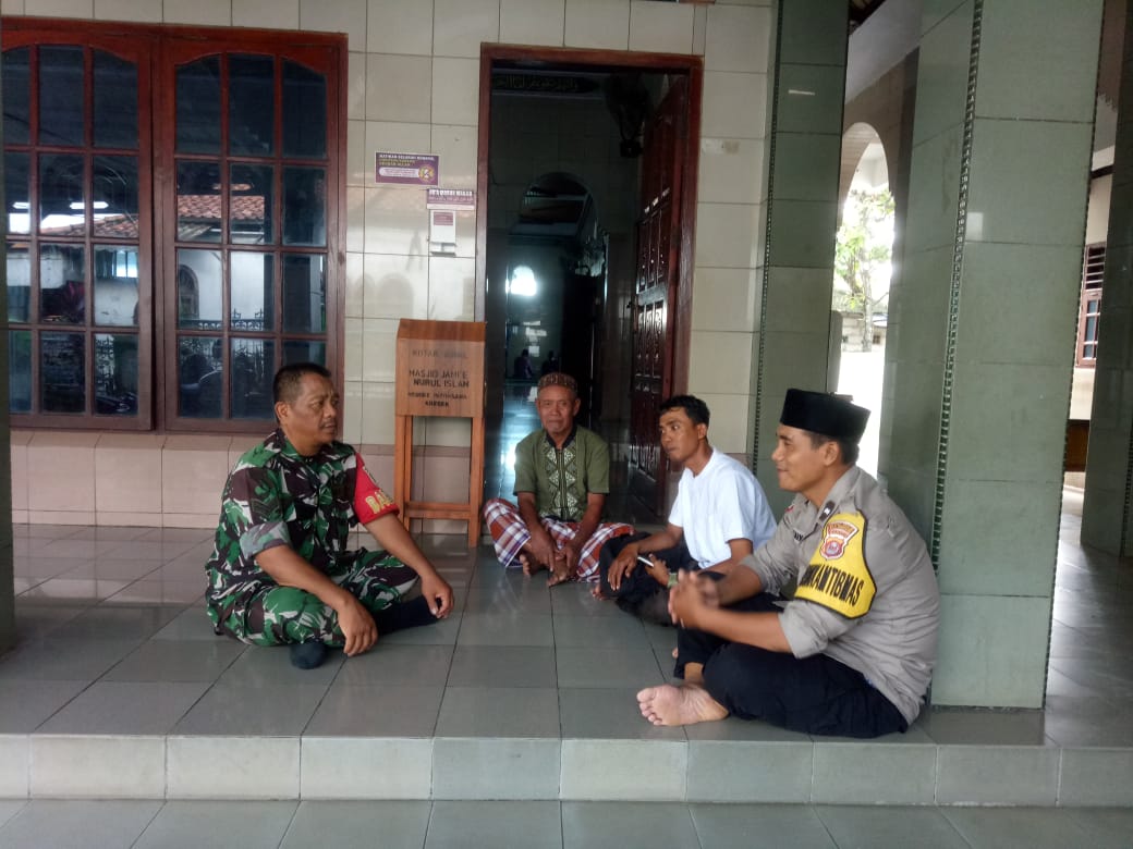 Upaya menjalin Sinergitas TNI-Polri dengan masyarakat, Polsek Kresek lakukan kegiatan Sambang dan Penggalangan