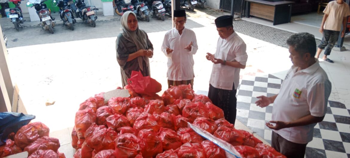 Berkah Ramadhan, H.Ganda Pengusaha Asal Cikarang Berbagi 1000 Paket Sembako Pada Masyarakat Desa Wangunharja