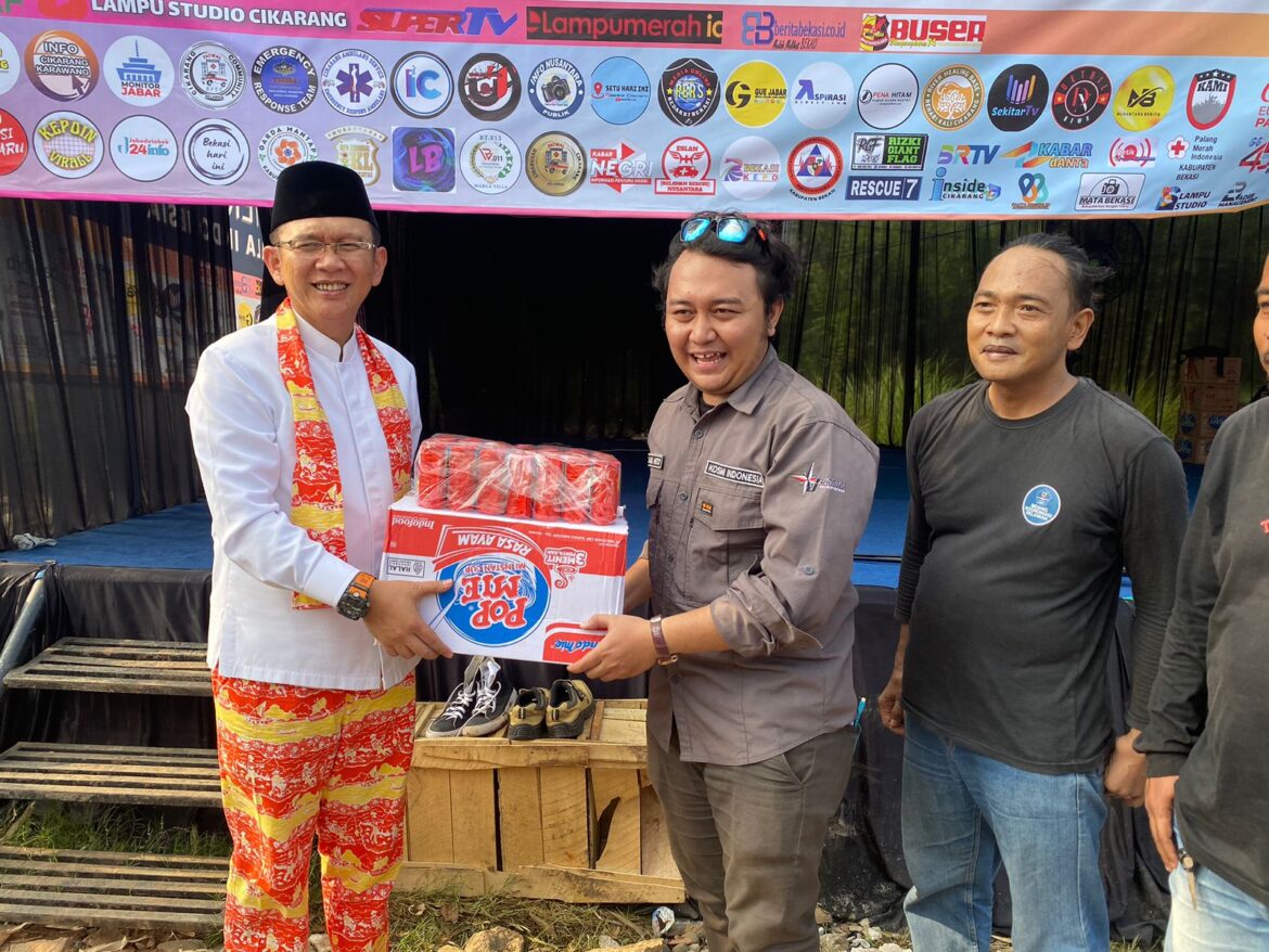 PJ Bupati Bekasi, Kunjungi Posko Mudik Relawan KOSMI Indonesia dan Jurpala Indonesia