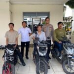 Sambut Hari Bhayangkara ke-79, Polsek Cikarang Barat Serahkan Motor Curian ke Pemiliknya