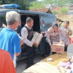 Polsek Kedung Waringin Salurkan Bantuan dan Cek Langsung Warga Terdampak Banjir di Desa Bojongsari