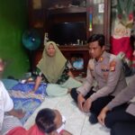 Kapolsek Cikarang Barat Turun Langsung Bantu Warga Difabel di Desa Wanajaya