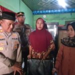 Polsek Kedung Waringin Polres metro Bekasi Berikan Bantuan Kursi Roda Kepada Penyandang Disabilitas di Kp Babakan Cau Kedung Waringin