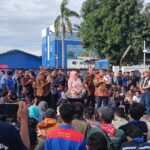 Polres Metro Bekasi Kawal Kunjungan Kerja dan Audiensi Wamenaker RI di PT Multistrada Arah Sarana Tbk