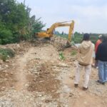 Satpol PP Kabupaten Bekasi : Pembongkaran Pagar disisi Sungai Kampung Pulo Timaha, Babelan Sebagai Tidak Lanjut Atas Laporan Warga