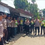 Jumat Berkah: Polsek Serang Baru Bagikan Beras kepada Ojek Pangkalan
