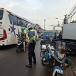 Antrean Kontainer Bilup dan Tronton Bikin Bekasi Macet Lumpuh Total, Saat Administrasi KIR di Dishub