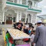 DKM Masjid Jami Al Ghufron Panjalin Bagikan 90 Paket Takjil di Hari Kedua Ramadhan