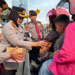 Kapolres Metro Bekasi Kombes Pol Sumarni, SIK, SH, MH Tinjau langsung Arus Mudik dan Arus Balik di Pos Terpadu Gedung Juang Tambun Selatan, Guna Antisipasi Arus Balik Lebaran 2026