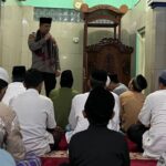 Tarawih Keliling, Kapolsek Cikarang Timur Ajak Warga Jaga Kamtibmas Selama Ramadan