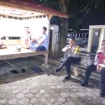 Polisi Sambangi Pos Satkamling, Perkuat Keamanan Lingkungan Pasca-Lebaran di Karangsari