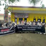 Warga Grudug Kantor BPD Telaga Murni, Tolak Penetapan DPT Pemilihan Berbau Nepotisme