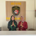 Polwan Cantik Berkebaya Hadirkan Pelayanan Humanis dalam Rangka Hari Kartini di Lobby, PPA, dan Reskrim Polres Metro Bekasi