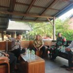 Kapolsek Cikarang Timur Perkuat Sinergi Kamtibmas Bersama Tokoh Masyarakat Desa Cipayung