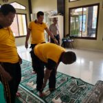 Sambut Hari Bhayangkara, Polsek Cikarang Timur Gelar Bakti Religi Bersihkan Masjid Darunnida