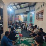 Tingkatkan Kamtibmas, Bhabinkamtibmas Desa Tanjungbaru Sambangi Warga Lewat Program “Jaga Bekasi On The Spot”