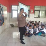 Kapolsek Serang Baru Bekali 422 Siswa Baru SMAN 1 Serang Baru Soal Disiplin, Bahaya Narkoba, dan Kenakalan Remaja
