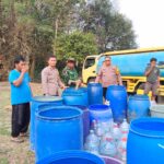 Polsek Serang Baru Salurkan 16 Ribu Liter Air Bersih untuk Warga Terdampak Kekeringan di Nagasari